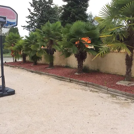 Hotel Logis L'adourable 3*