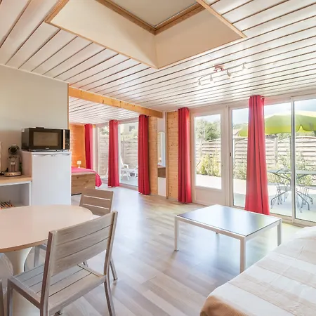 Logis L'adourable Hotel 3*