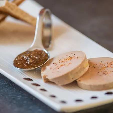 Logis L'adourable Hotel 3*