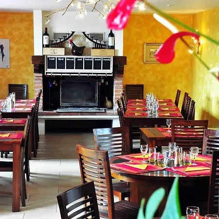 Logis L'adourable Hotel