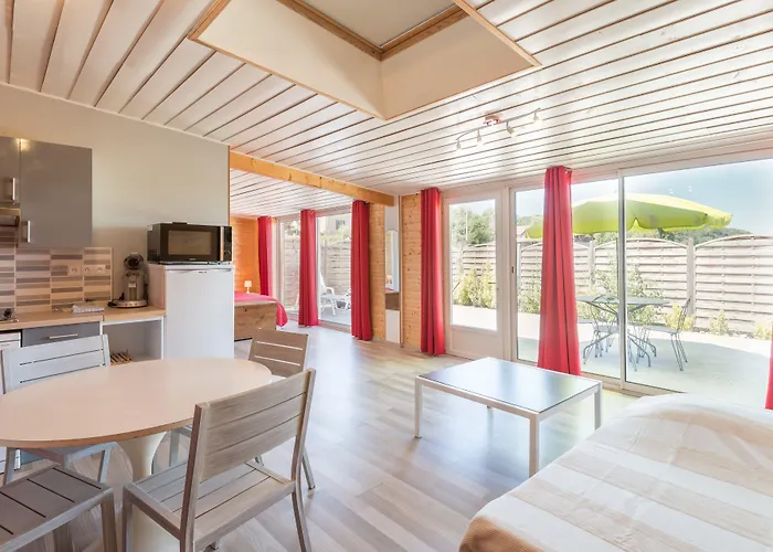 Logis L'adourable Hotel 3*