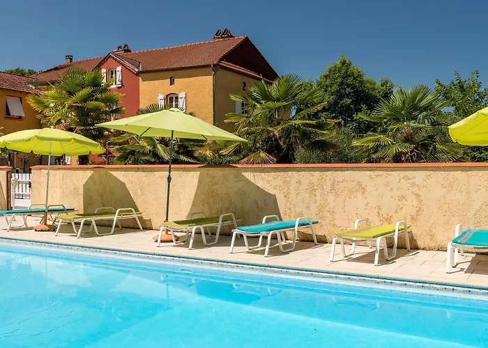 Logis L'adourable Hotel 3*