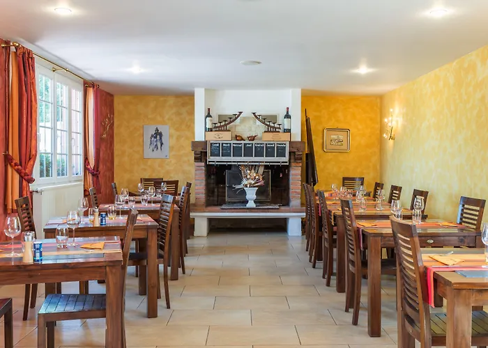 Hotel Logis L'adourable 3*