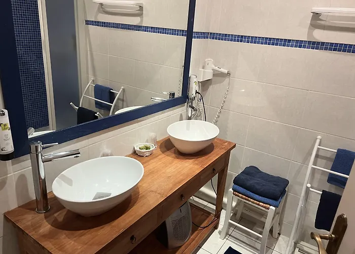 Logis L'adourable Hotel