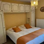 Logis L'adourable Hotel