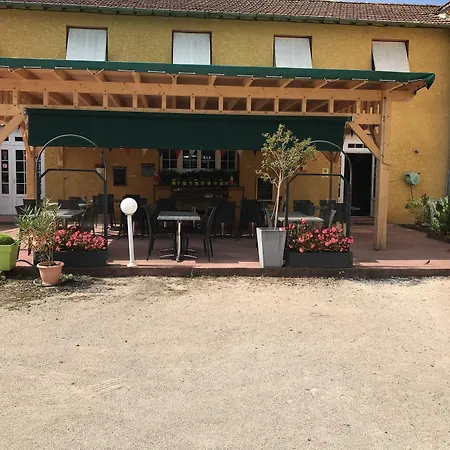 Logis L'adourable מלון