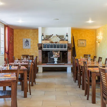 מלון Logis L'adourable 3*