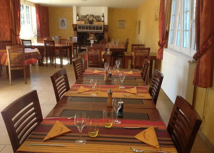 فندق Logis L'adourable 3*